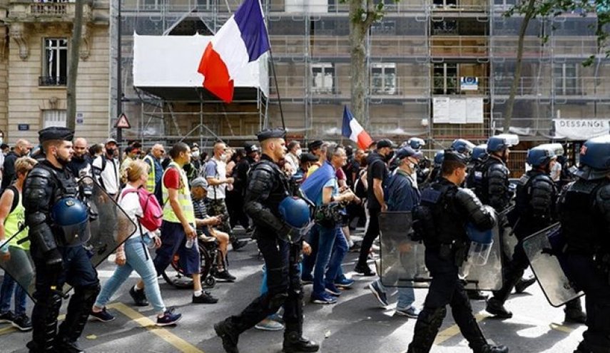 تظاهرات سراسری در فرانسه علیه اجباری شدن گواهی واکسن کرونا