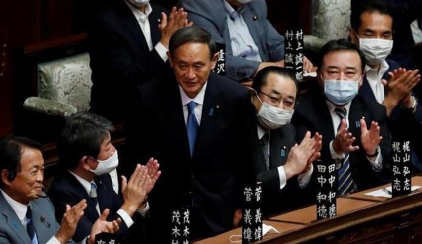 الحكومة اليابانية تستقيل وفوميو كيشيدا رئيسا جديدا للوزراء