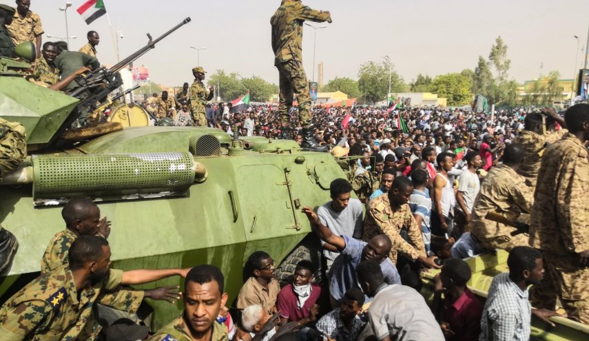 السودان... اتهامات للعسكر بتقويض المرحلة الانتقالية