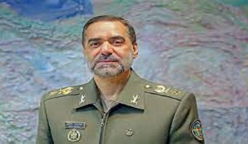وزير الدفاع الايراني: لن ندخر جهدا لتجهيز القوات المسلحة وإسنادها 