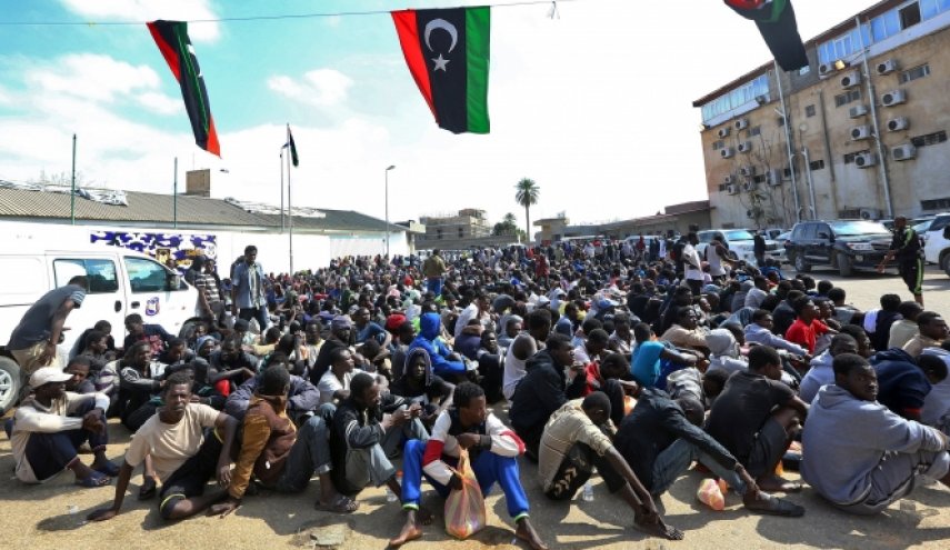 ليبيا تعلن السيطرة على مهاجرين فارين من مركز إيواء بالعاصمة طرابلس
