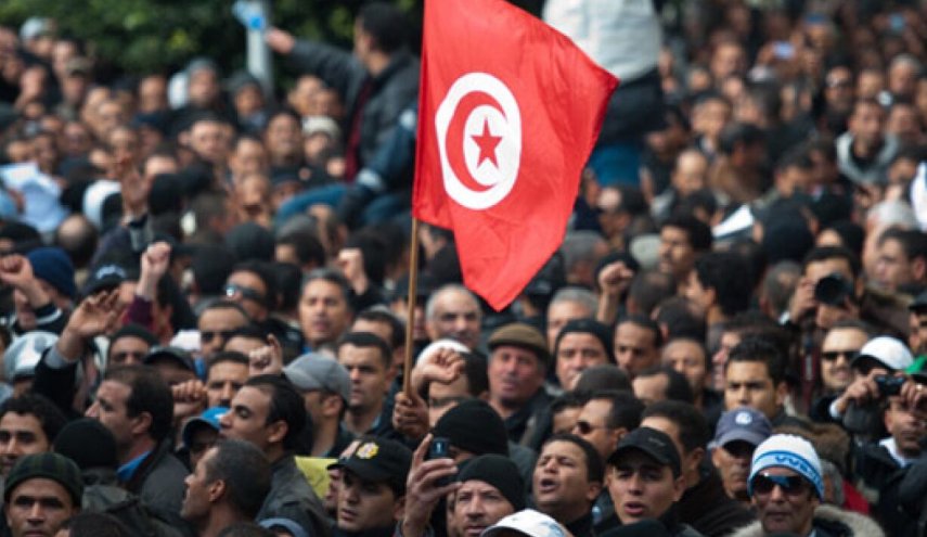 اعتراضات گسترده در تونس به اقدامات رئیس‌جمهور