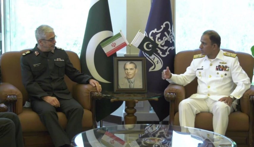 سردار باقری با فرمانده نیروی دریایی پاکستان دیدار کرد
