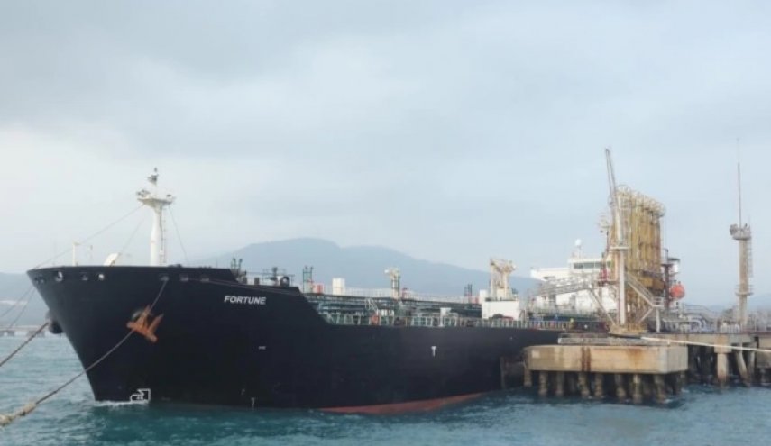 رویترز: نفتکش ایرانی بندری در ونزوئلا را ترک می‌کند