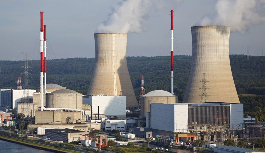  ماكرون يريد الإعلان عن بناء 6 مفاعلات نووية قبل عيد الميلاد