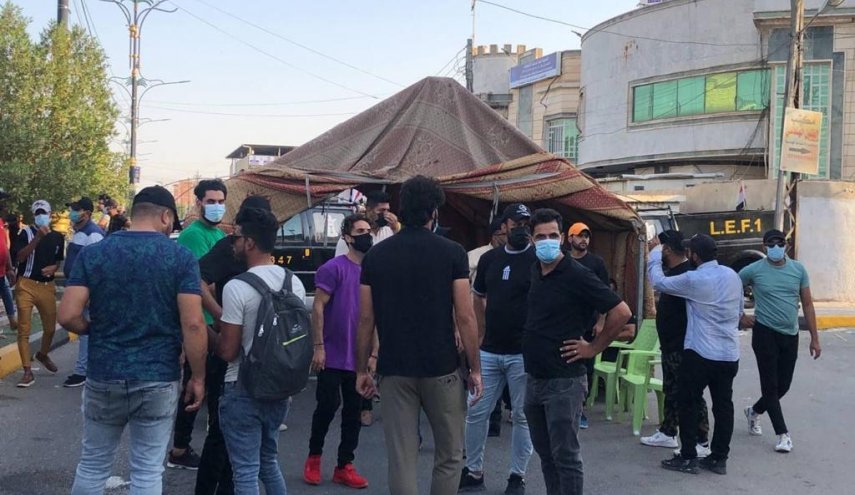 معترضان عراقی در منطقه الخضرا تحصن می کنند+ عکس