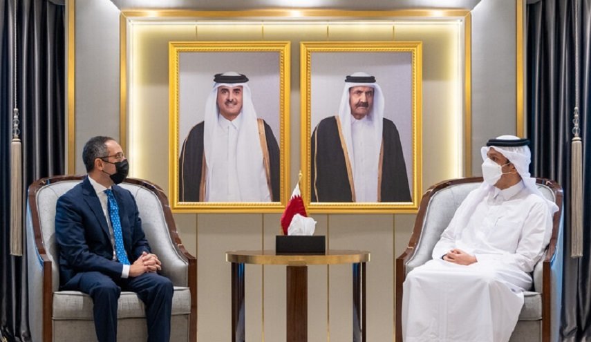 أول سفير مصري في قطر بعد الأزمة الخليجية يسلم أوراق اعتماده