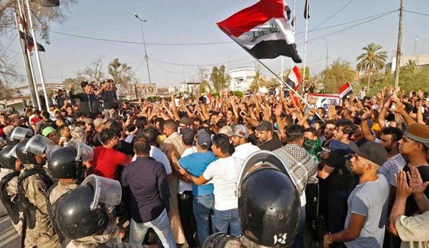 رفضا لنتائج الانتخابات.. متظاهرون عراقيون يواصلون الاعتصام أمام المنطقة الخضراء