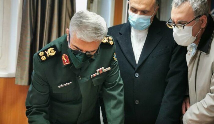 رئيس الاركان الايرانية يامل بتطوير التعاون البحري مع روسيا