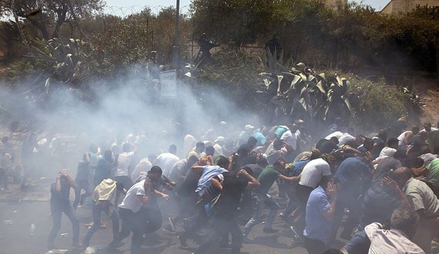 إصابتان بقمع الاحتلال مسيرة للمطالبة باستعادة جثامين الشهداء