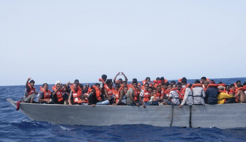 منظمة ألمانية تعلن موافقة إيطاليا على إنزال 406 مهاجرين أنقذتهم مؤخرا