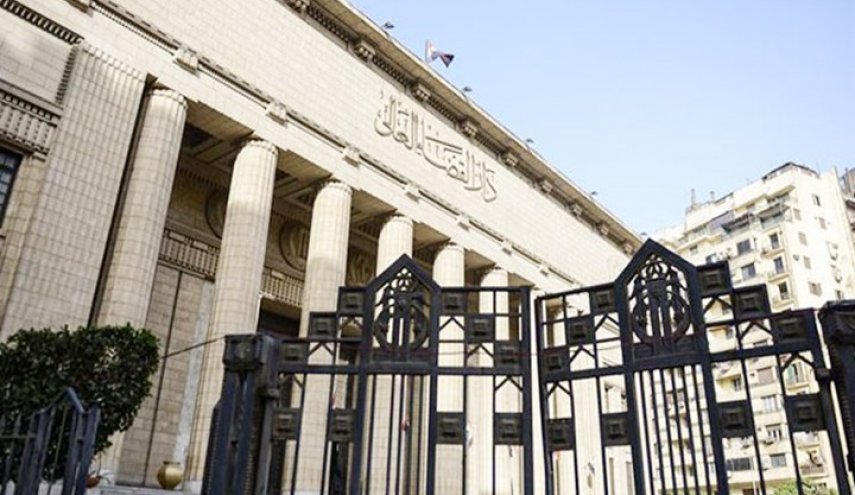 القضاء يأمر بجلب والد زوجة علاء مبارك بتهمة الاستيلاء على مليار جنية