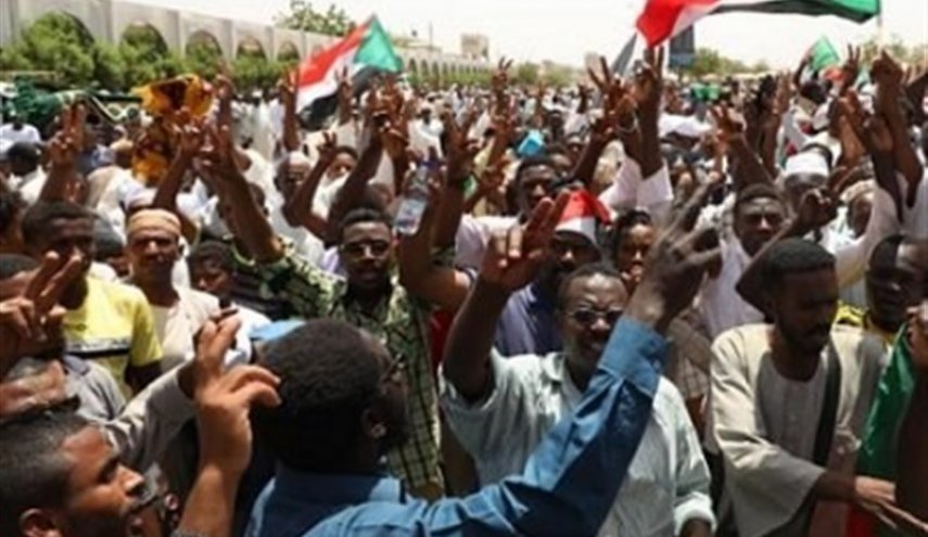  سعودی ها کاملا از اوضاع سودان مطلع هستند/ تصمیم اتحادیه آفریقا درباره تعلیق عضویت سودان