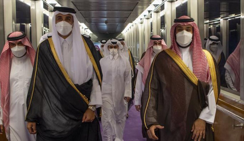 أمير قطر يلتقي ولي العهد السعودي في الرياض