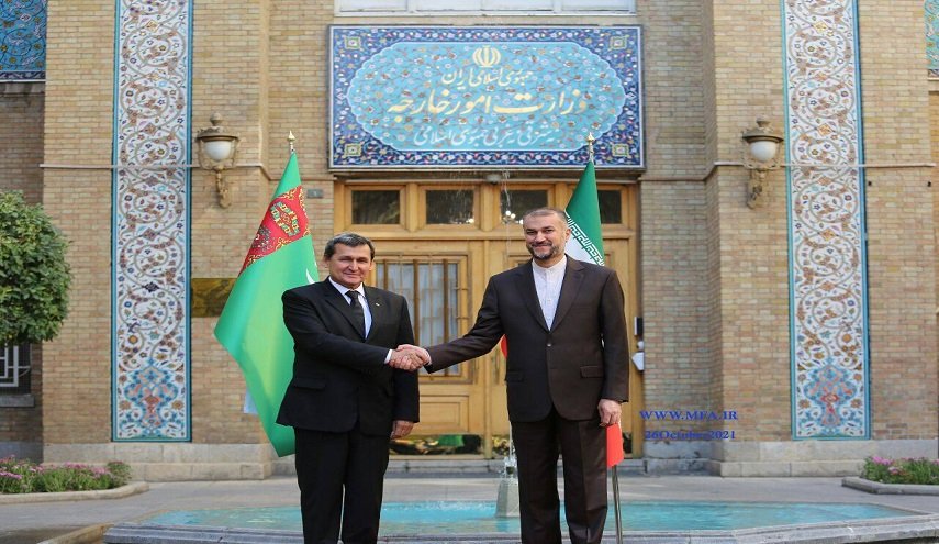 شاهد بالصور..وزير الخارجية الايراني يستقبل نظيره التركماني ويجري مباحثات معه