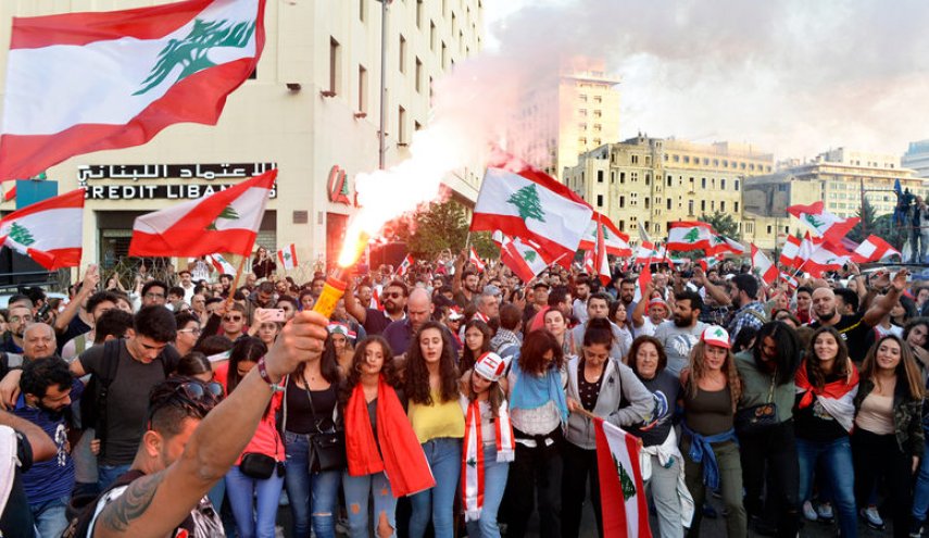 لبنان:تعليق إضراب قطاع النقل العام يوم غد الأربعاء