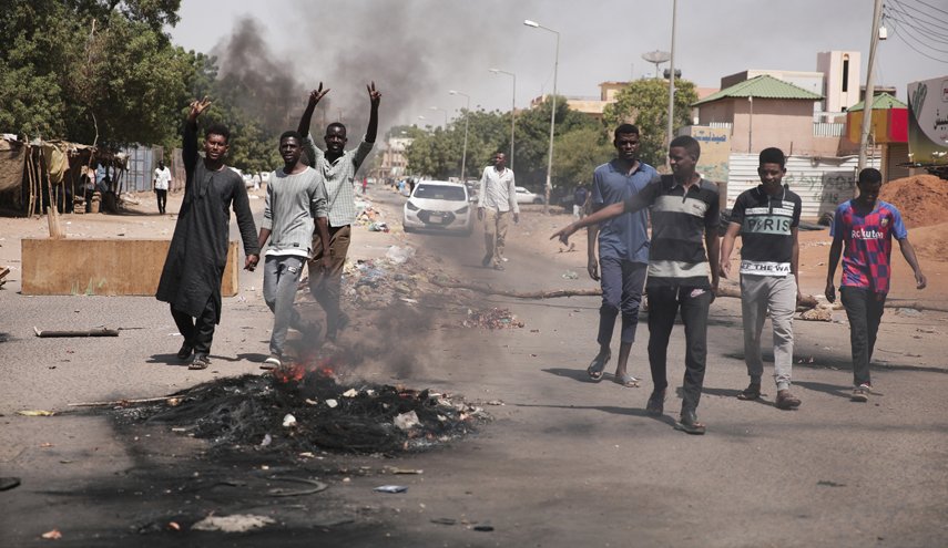 الأمن السوداني يعتقل ناشطين وسط تصاعد الاعتراضات على الجيش