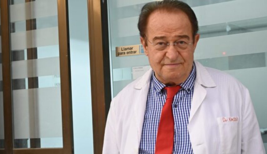 بطريقة جديدة.. طبيب سوري ينجح في علاج متلازمة 'التهاب العضلات الليفي' في إسبانيا
