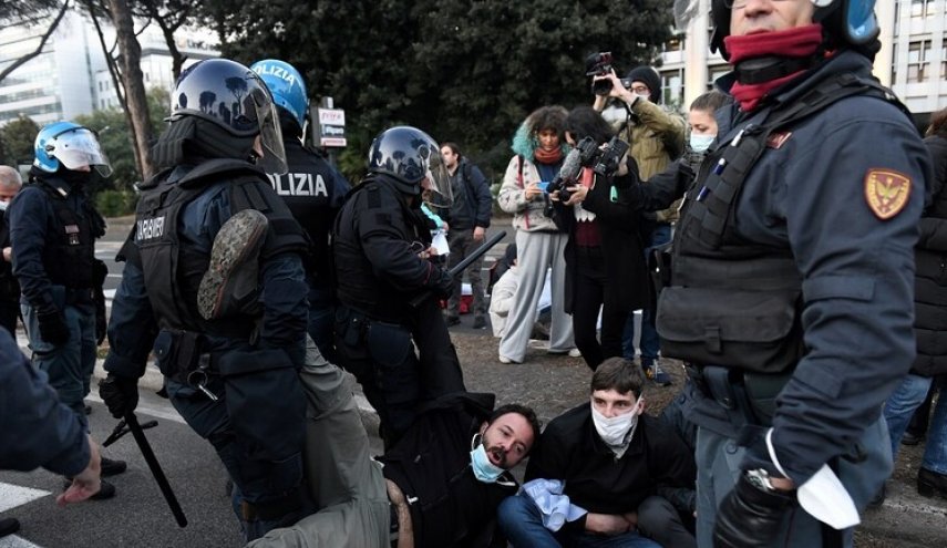 مظاهرات لنشطاء البيئة وسط روما تزامنا مع انعقاد قمة 