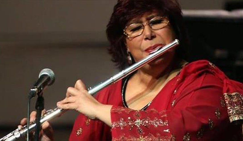 وزيرة مصرية تعزف على آلة الفلوت بافتتاح مهرجان موسيقي