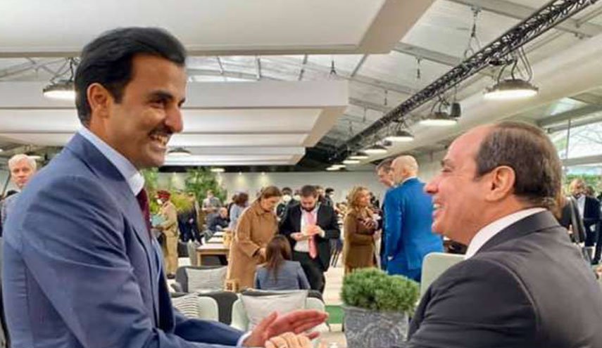 شاهد... لقاء فريد يجمع السيسي مع أمير قطر في غلاسكو باسكتلندا