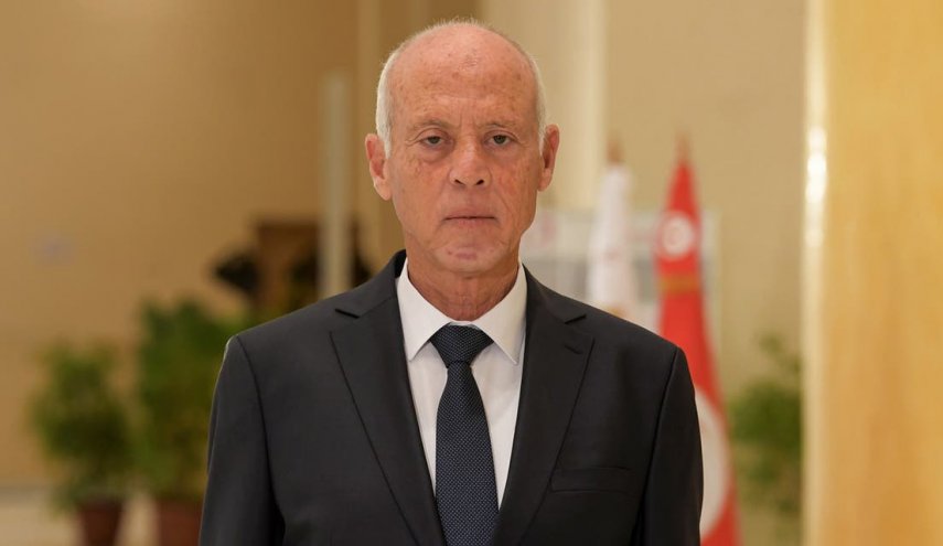 سعيّد يدعو التونسيين لمساعدة الدولة في تجاوز الأزمة المالية
