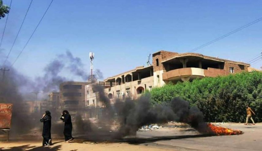 السودان.. قوات الأمن تفرّق بالغاز المسيّل للدموع تظاهرة ثانية اليوم