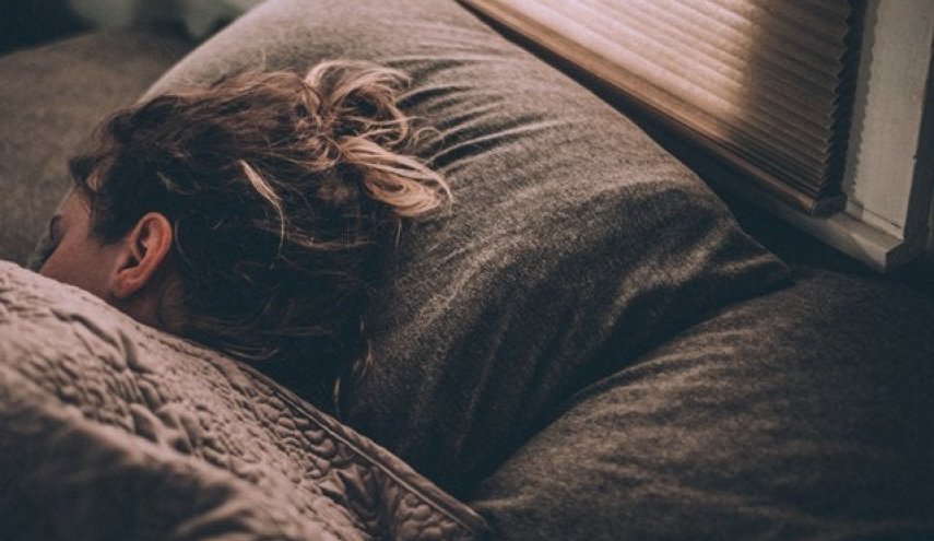 دراسة: النوم أكثر من 6.5 ساعة يساهم في تدهور القدرات الإدراكية