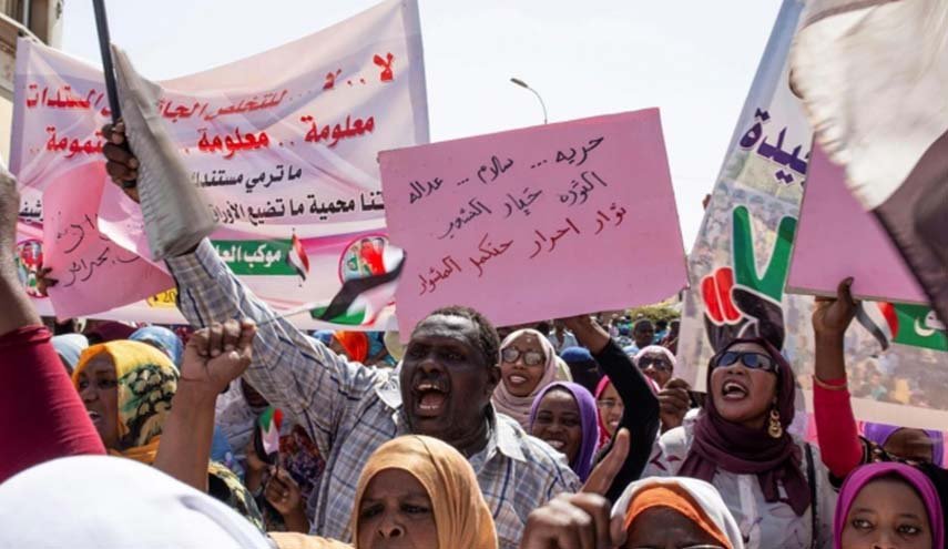 رفضا لانقلاب الجيش.. استمرار الدعوات للإضراب والعصيان المدني في السودان