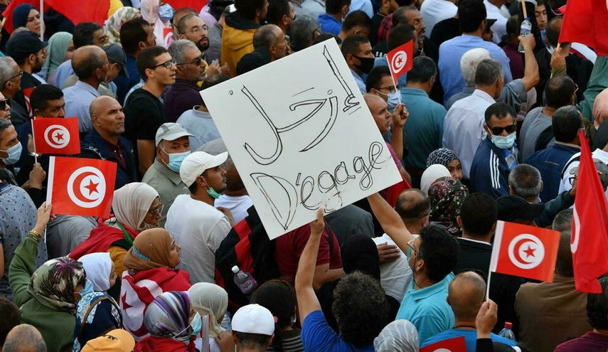 العفو الدولية تندد بتزايد 'استهداف' المدنيين من قبل القضاء العسكري التونسي