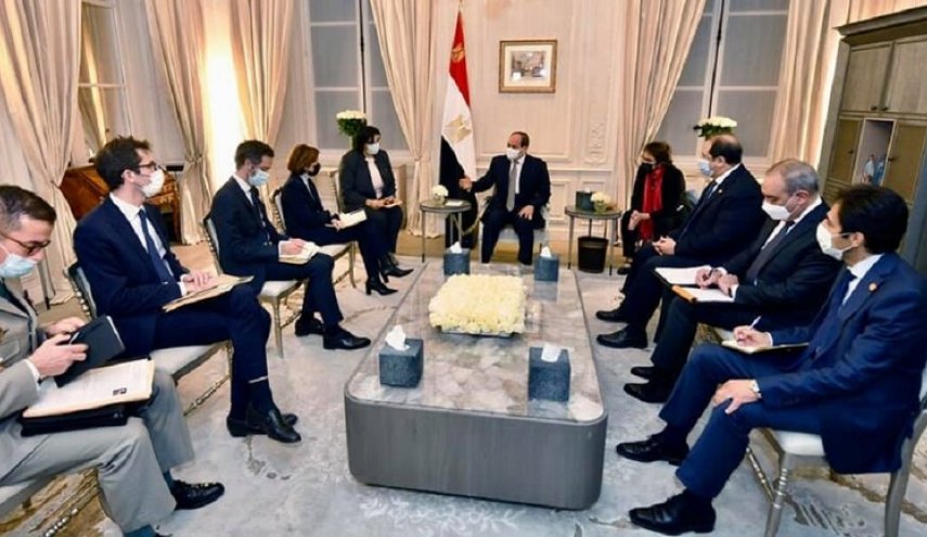 الرئيس المصري يلتقي وزيرة الدفاع الفرنسية

