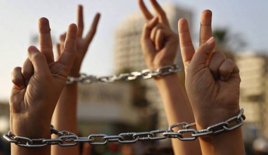 5أسرى يواصلون إضرابهم عن الطعام رفضا لاعتقالهم الإداري