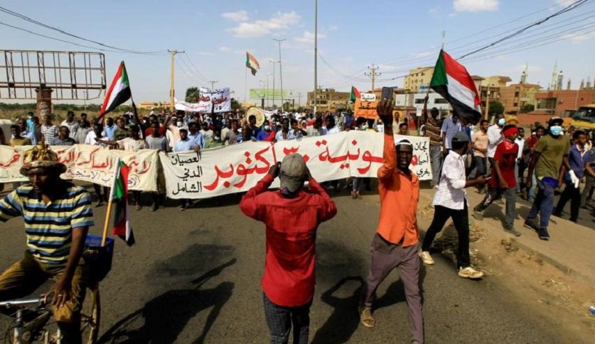 'السيادي' السوداني يؤدي القسم بالتزامن مع 'مليونية 13 نوفمبر'