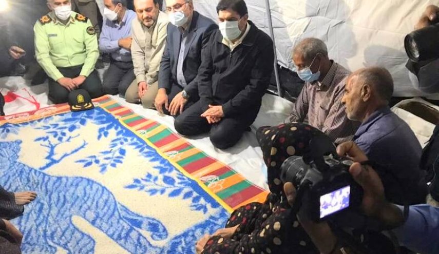 نائب الرئيس الايراني يتفقد أضرار الزلزال في هرمزكان