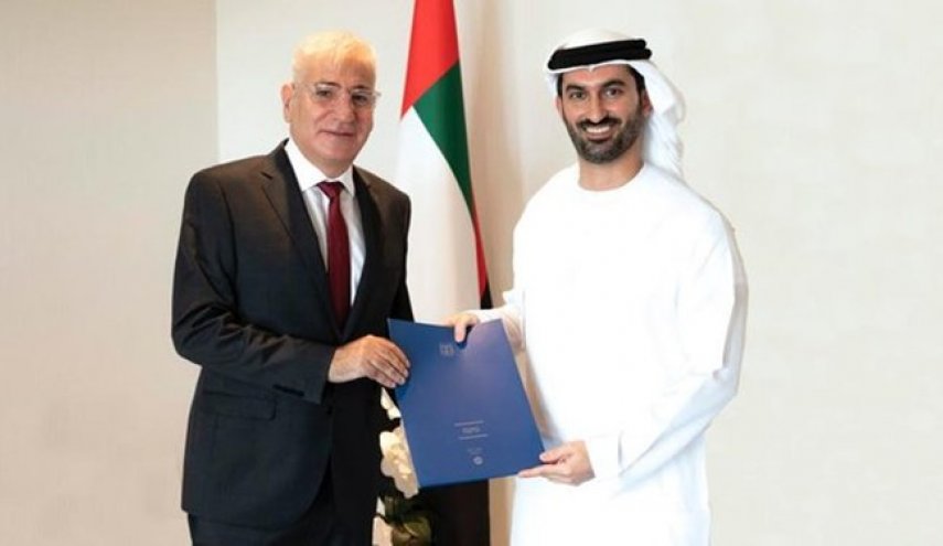 سفیر رژیم صهیونیستی استوارنامه خود را به وزارت خارجه امارات تحویل داد
