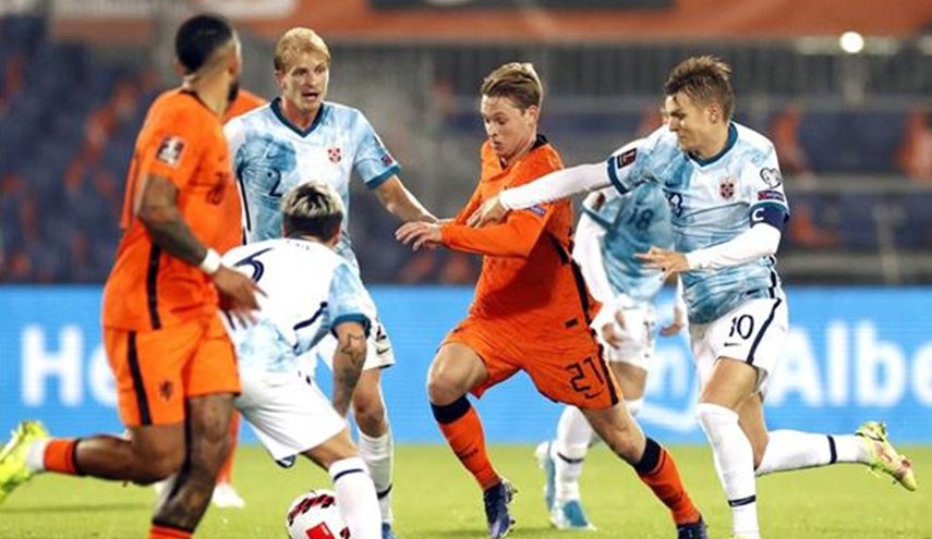 هولندا تتأهل إلى كأس العالم 