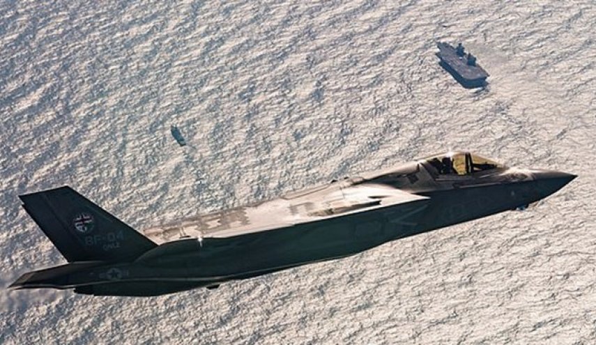 سقوط جنگنده اف-35 ناو هواپیمابر انگلیس در دریای مدیترانه
