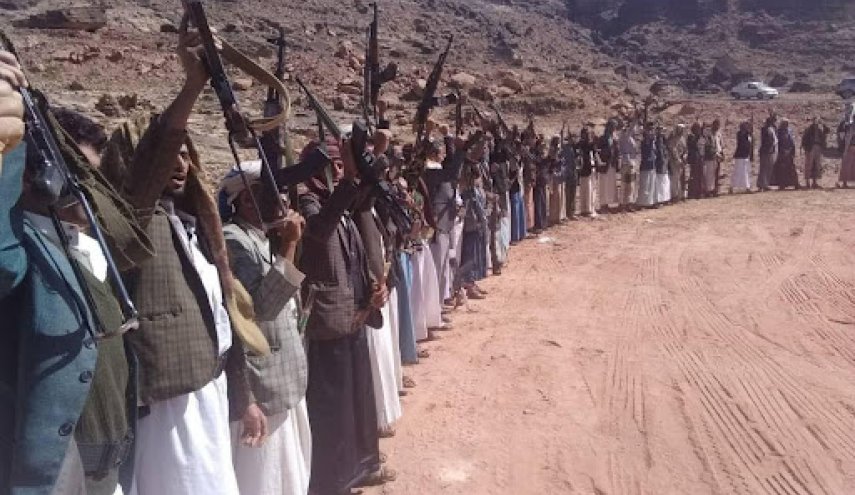 اليمن.. وقفة قبلية تنديداً بجريمة إعدام الأسرى في الساحل الغربي