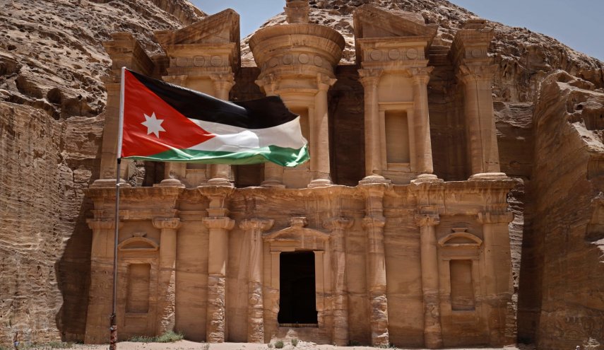 الأردن يمنع قريبا غير الملقحين من دخول المنشآت السياحية