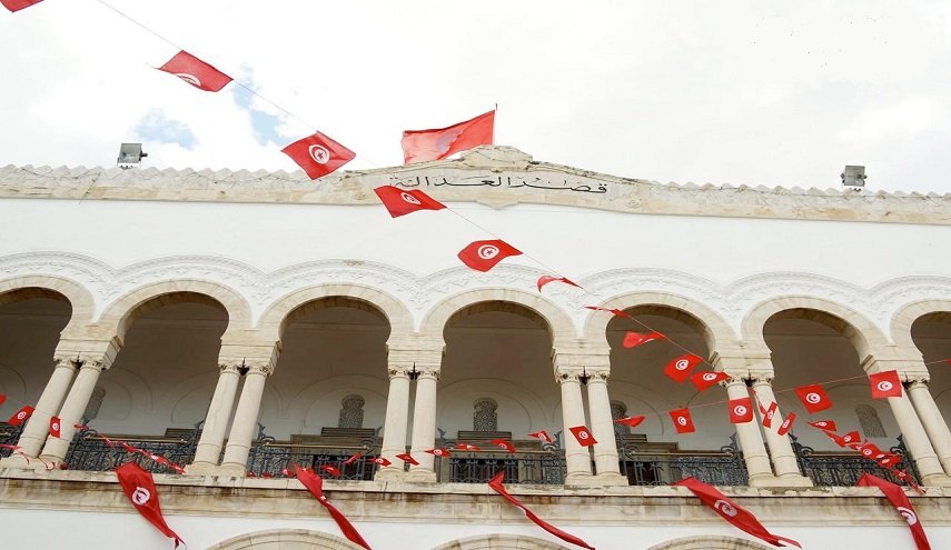 السجن 17 عاماً لتونسية وشريكها خططوا لتفجير سفارة في تونس!