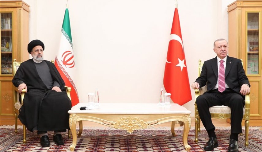 رئيسي: تعزيز العلاقات بين طهران وأنقرة يخدم السلام والاستقرار في المنطقة