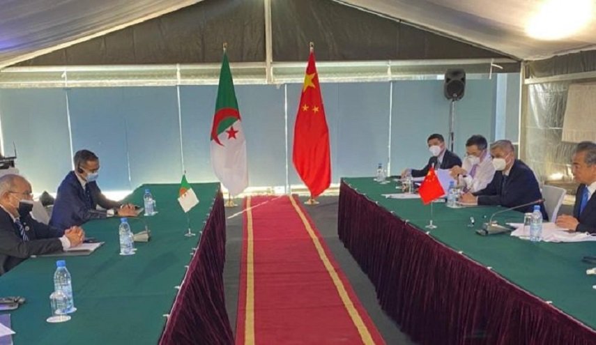 وزيرا خارجية الجزائر والصين يبحثان القضايا الإقليمية والدولية