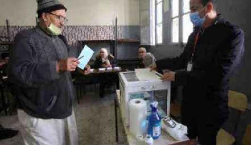 جبهة التحرير الوطني في الجزائر تحقق فوزا ضيقا في الانتخابات المحلية