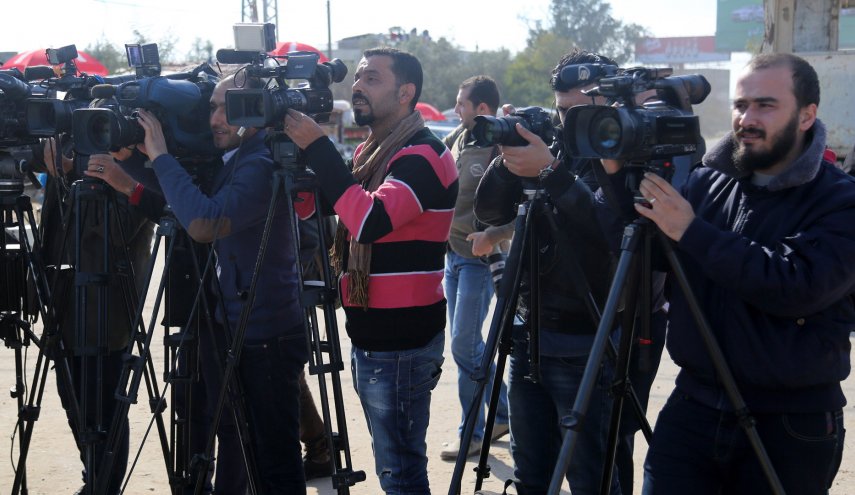الصحافيون في غزة والضفة يتعرضون للابتزاز الصهيوني