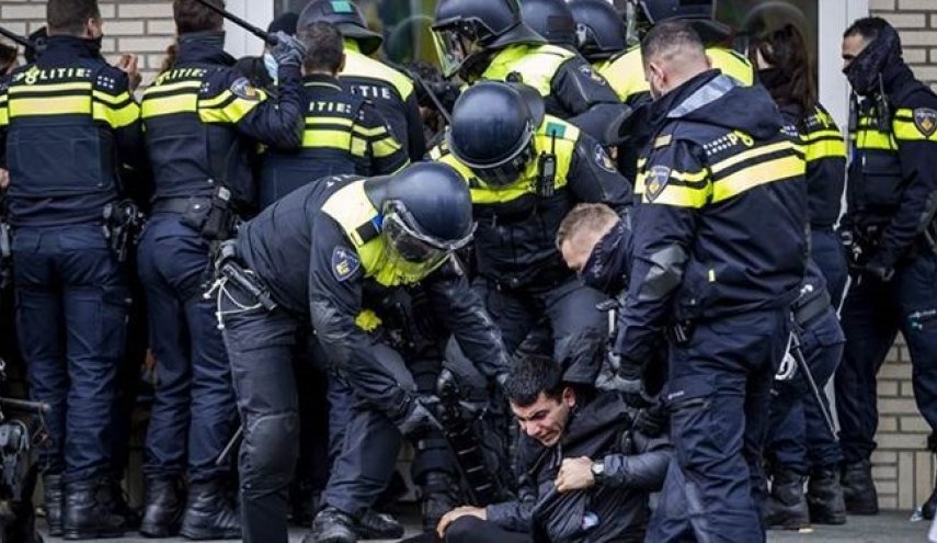 سرکوب تظاهرات ضد ترکیه‌ای در هلند با ۶ زخمی و ۵۰ بازداشتی