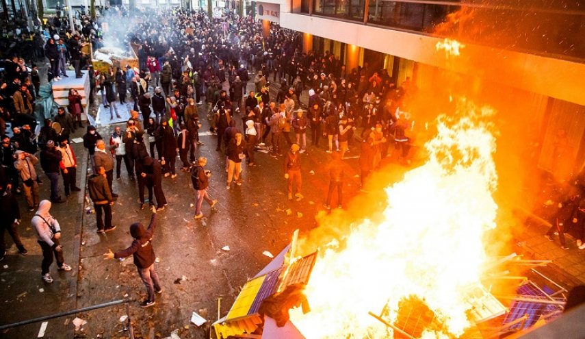 درگیری پلیس بلژیک با معترضان به تشدید محدودیت‌های کرونایی

