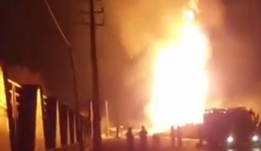آتش سوزی در پی شکستگی لوله گاز در میدان شاد آباد مهار شد+ فیلم