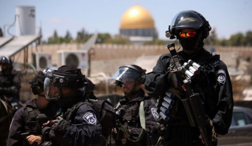 قيادي في حماس: اعتداءات الاحتلال على الأقصى واستهداف الأسرى ستفجر الأوضاع