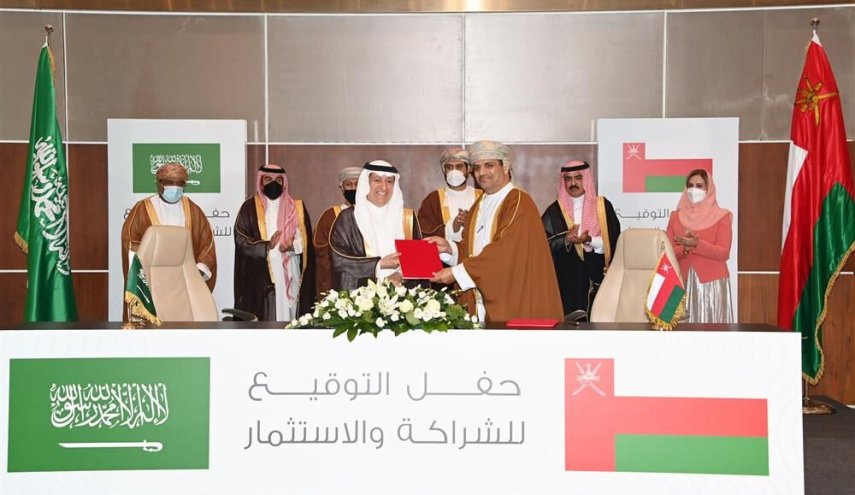 عمان و عربستان ۱۳ یادداشت تفاهم به ارزش ۱۰ میلیارد دلار امضا کردند