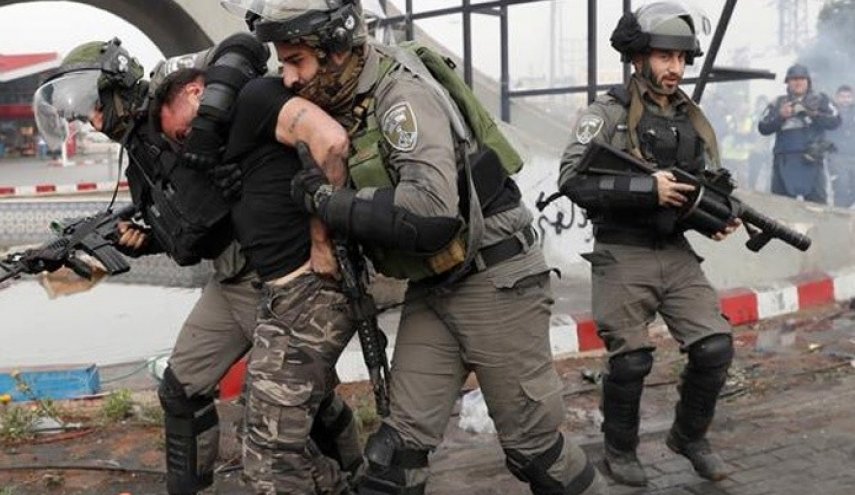 الاحتلال يعتقل 8 فلسطينيين بينهم 3 أسرى محررين